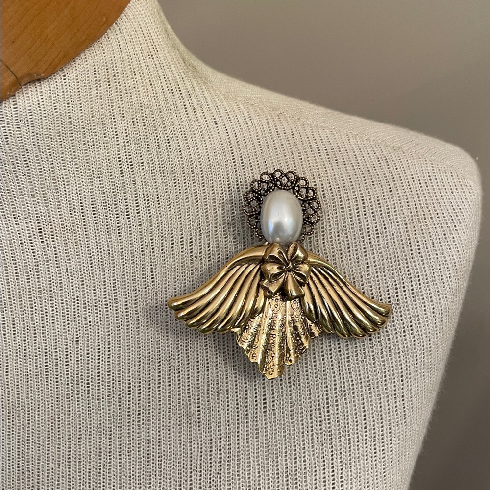 Vintage Gold-tone Angel Wing Brooch with Pearl Accent - Picture 11 of 16